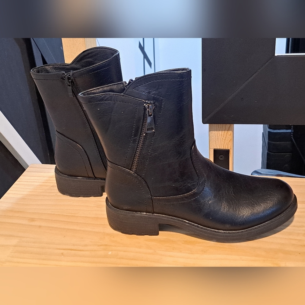 Brand New Flexus By Spring Steps Italian Comfort Black Ankle Boots